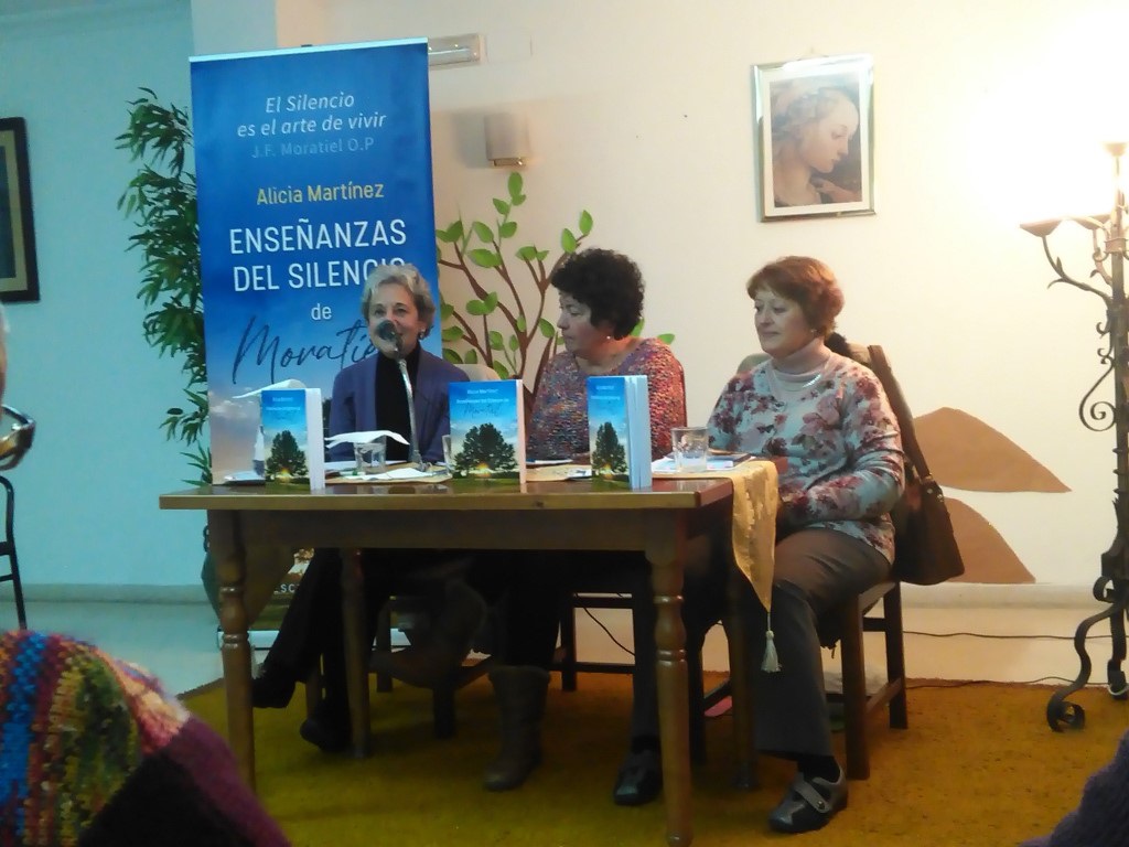 Presentación de Ensenanzas del Silencio de Moratiel en la Institución Teresiana de Sevilla.